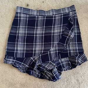 EXPRESS PLAID NAVY AND WHITE SKORT